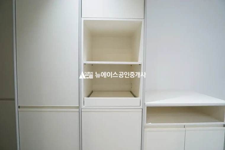  에피소드서초A타입 월세 전입가능 공실 마루 화이트톤 내부 사진 7
