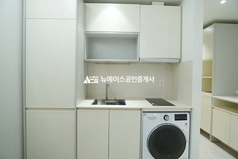  에피소드서초A타입 월세 전입가능 공실 마루 화이트톤 내부 사진 6