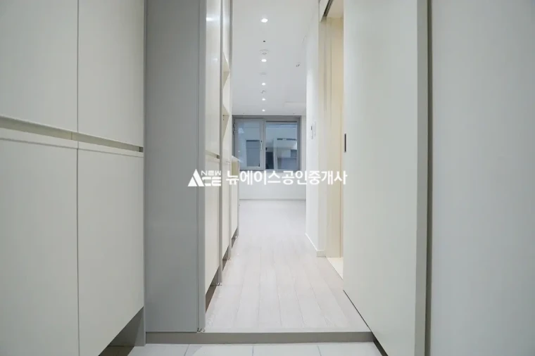  에피소드서초A타입 월세 전입가능 공실 마루 화이트톤 내부 사진 10